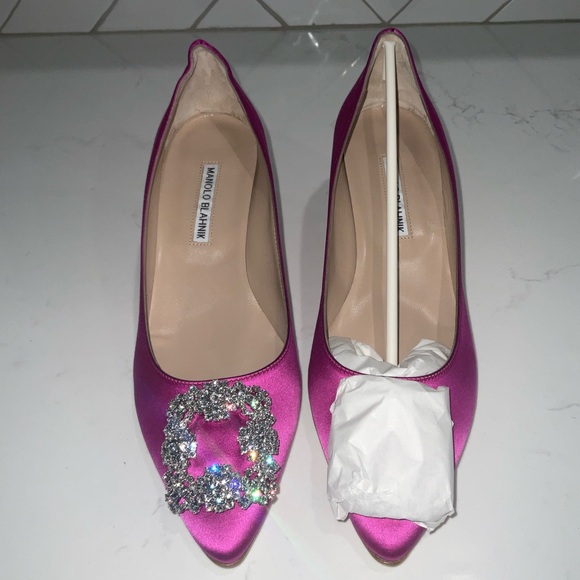 Manolo Blahnik Hangisi Pumps with Crystal Embellishment NWT - Picture 5 of 12